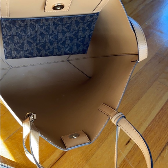 Michael Kors - Picture 2 of 9